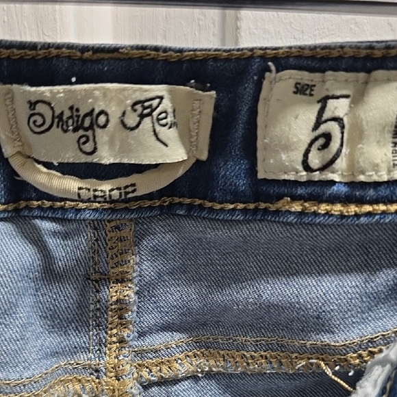 Distressed Cropped Jeans - Picture 12 of 16